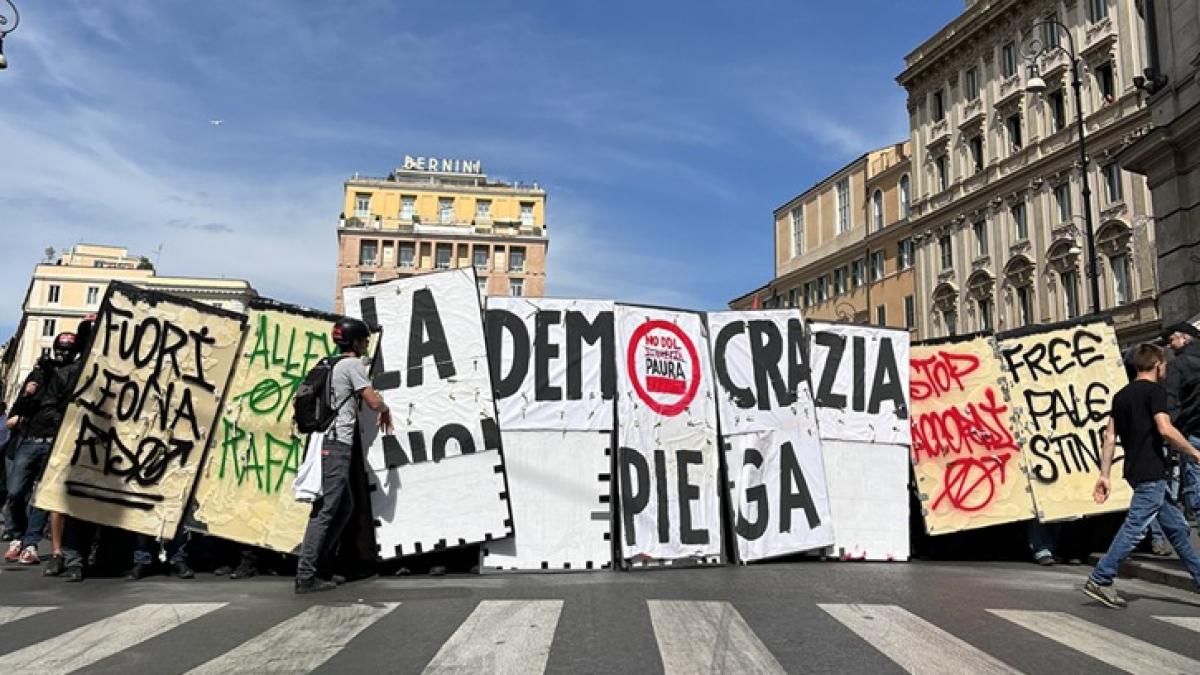 video proteste violente la roma impotriva noii legi de siguranta publica care da puteri mai mari politiei