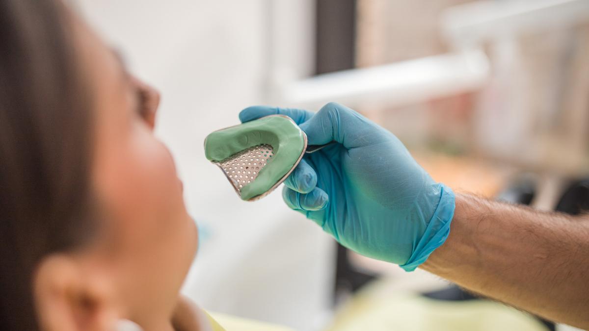 doi dentisti din italia i au scos unei paciente 11 dinti sanatosi in doar 4 ore i au spus ca ar fi cazut oricum