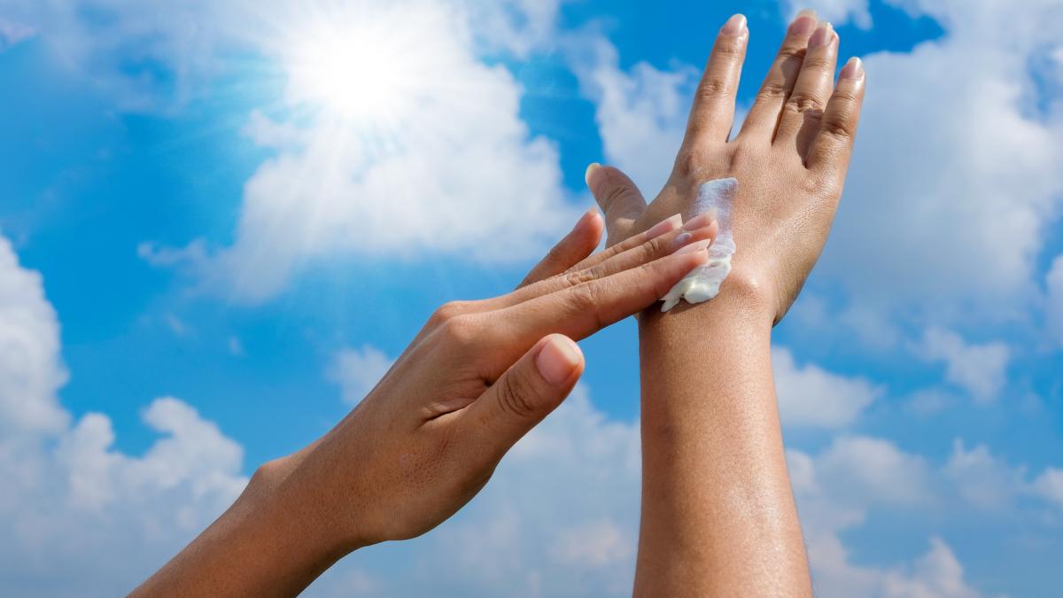 Bronzul afectează pielea chiar și în lipsa arsurilor solare. Specialiștii trag un semnal de alarmă