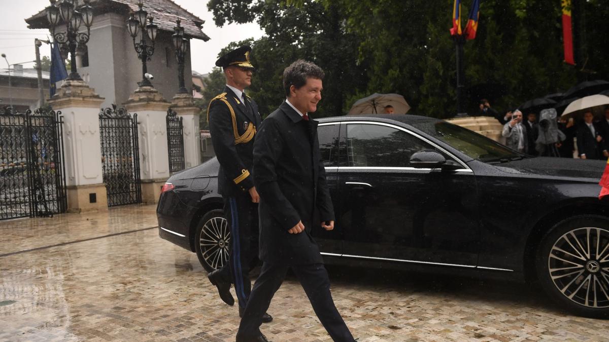 nicusor dan cel mai bine e sa avem un guvern care sa vrea sa lucreze 3 ani si jumatate si un premier politic