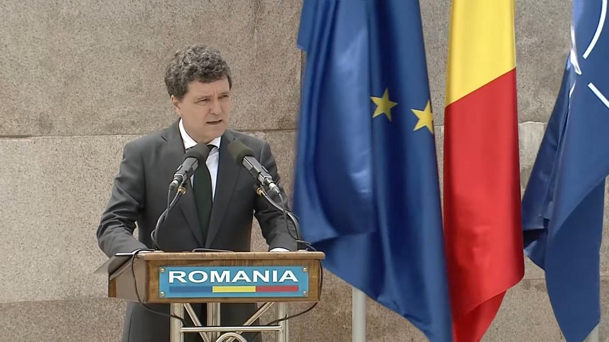 nicusor dan face aple la unitate de ziua eroilor nu inseamna sa gandim la fel ci sa ne asumam impreuna directia