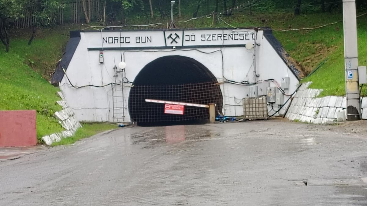 salina praid a fost inchisa de tot accesul a fost interzis lucrarea inceputa acolo a fost distrusa de ploi