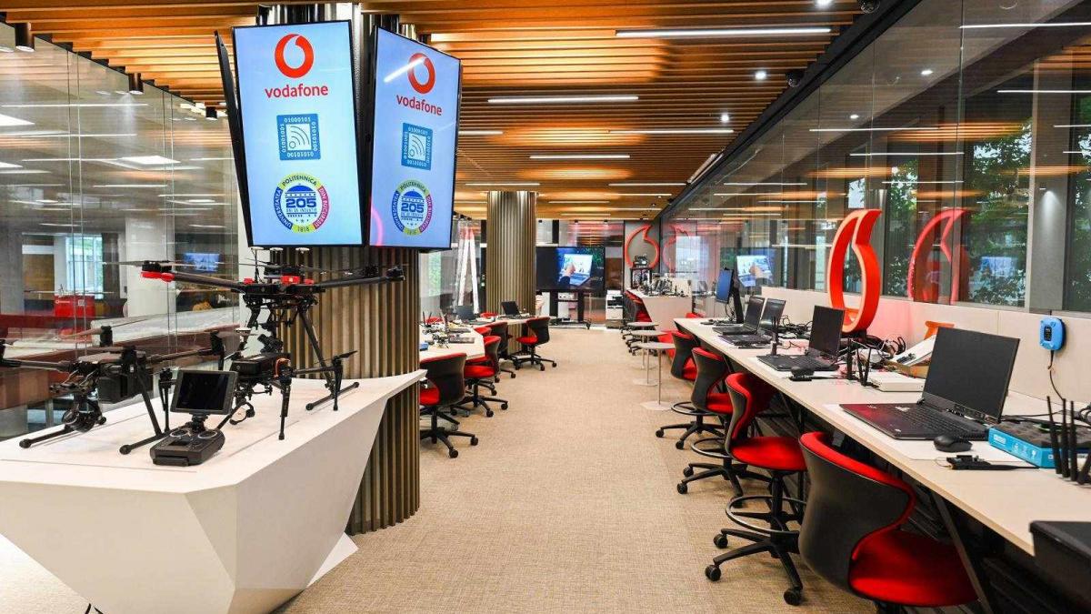 studentii de la politehnica in parteneriat cu vodafone construiesc prima retea mobila privata educationala 5g cu bani europeni