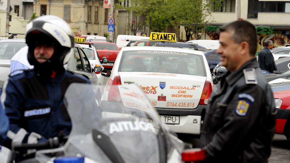 Examenul pentru obţinerea permisului de conducere s-ar putea schimba. Modificările care ar putea apărea în Legislaţia rutieră