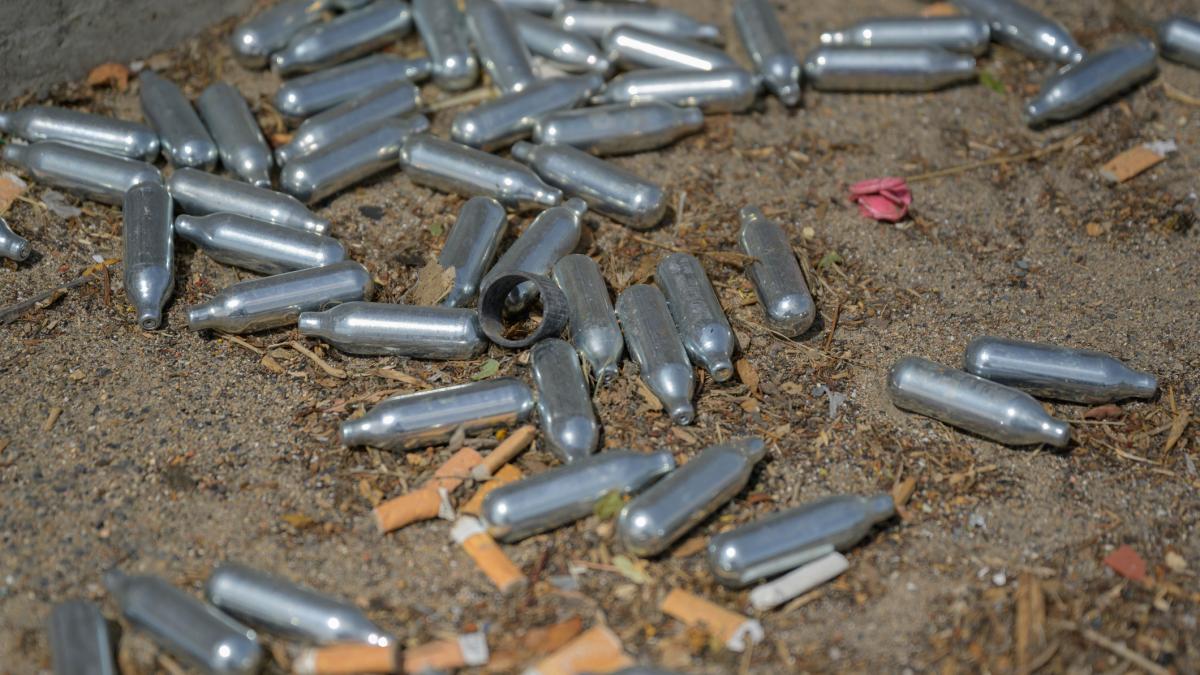 gazul ilariant omoara tot mai multi americani produsul interzis in uk poate fi cumparat legal din magazinele din sua