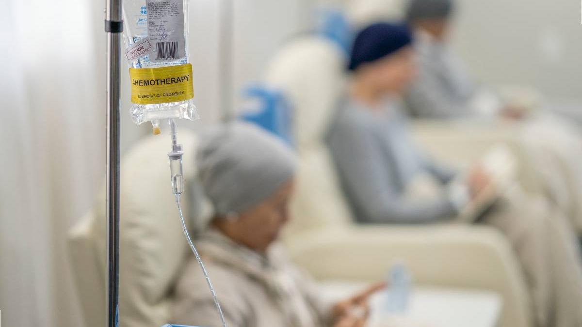 o sansa noua pentru bolnavii de cancer o terapie care reprogrameaza propriile celule ale pacientului prelungeste viata cu 40