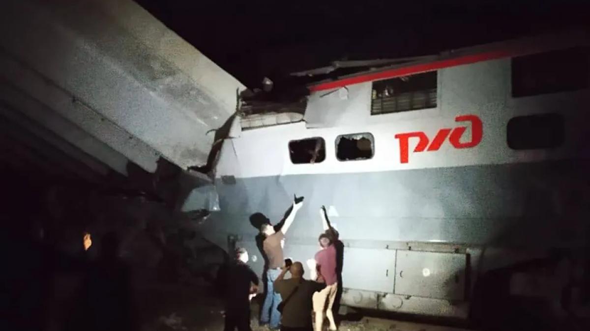 doua poduri feroviare s au prabusit in rusia iar un tren cu pasageri a deraiat sunt cel putin 7 morti si 66 de raniti