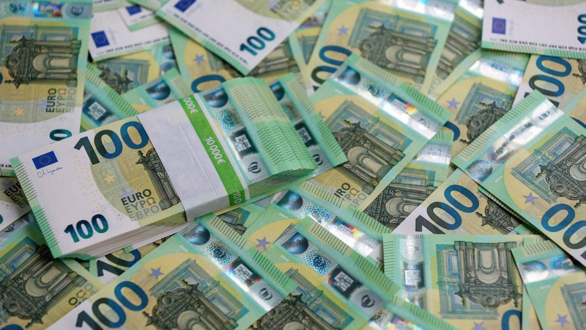 Cât a cheltuit BNR ca să apere leul în perioada alegerilor prezidențiale. Rezerva de valută a scăzut cu 11%