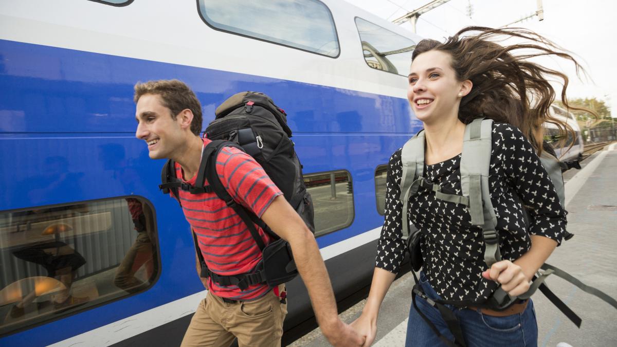 cfr calatori lanseaza programul estival trenurile soarelui 2025 legaturi directe spre litoral din 13 iunie cat costa un bilet