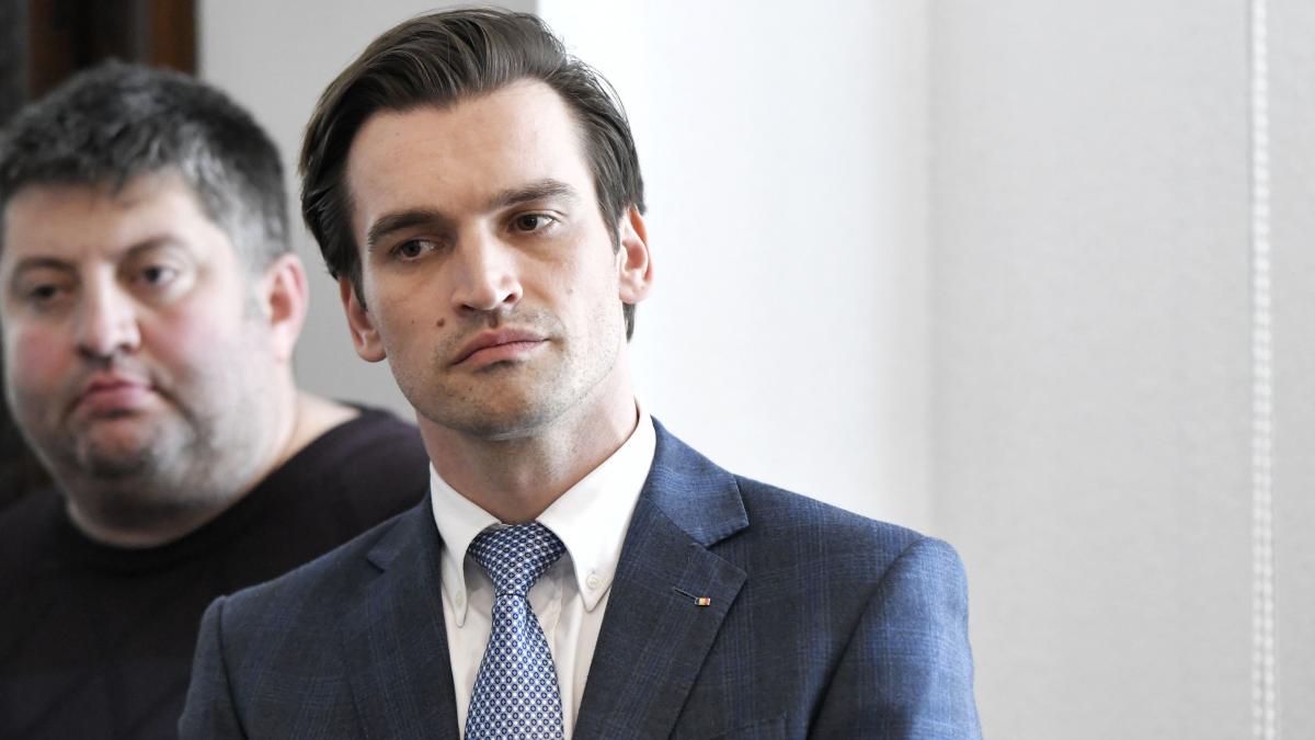 deputatul pnl andrei baciu robert negoita vrea sa faca parcari goale cu 77 000 euro locul de parcare