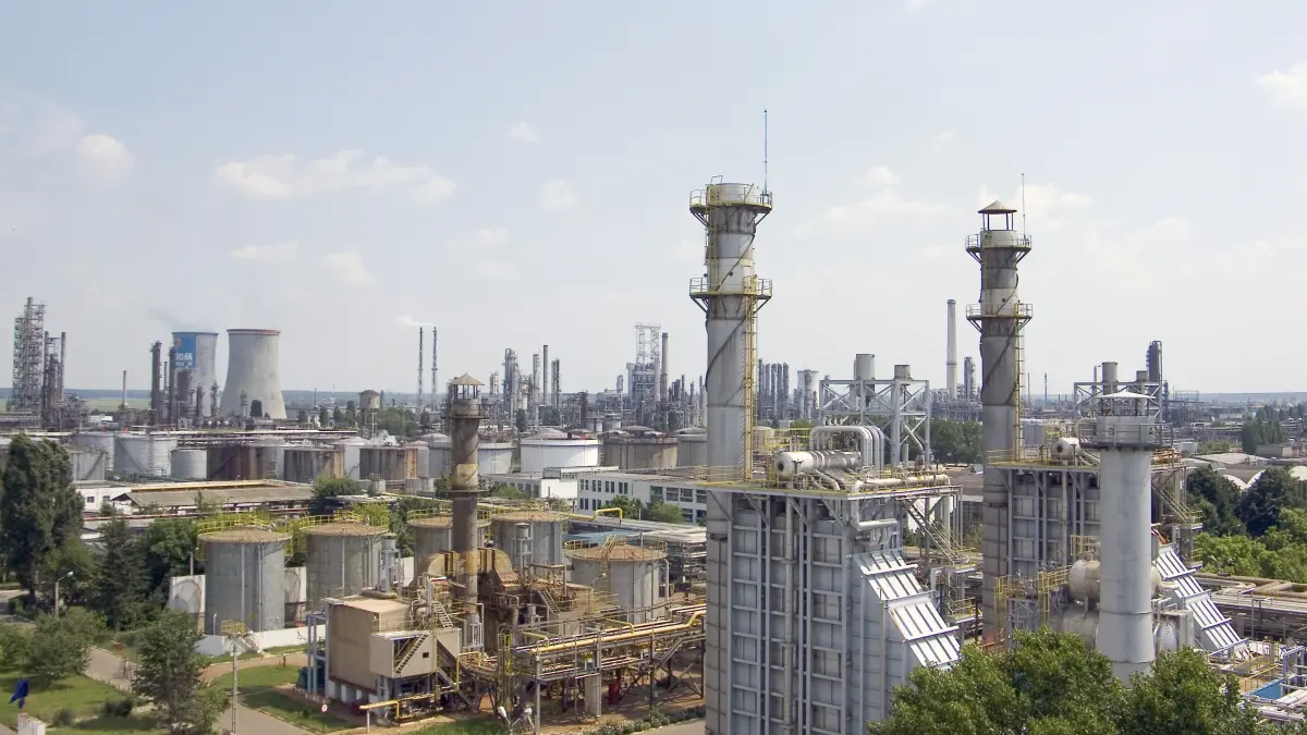 incident la rafinaria petrobrazi noua angajati intoxicati cu monoxid de carbon si hidrogen sulfurat