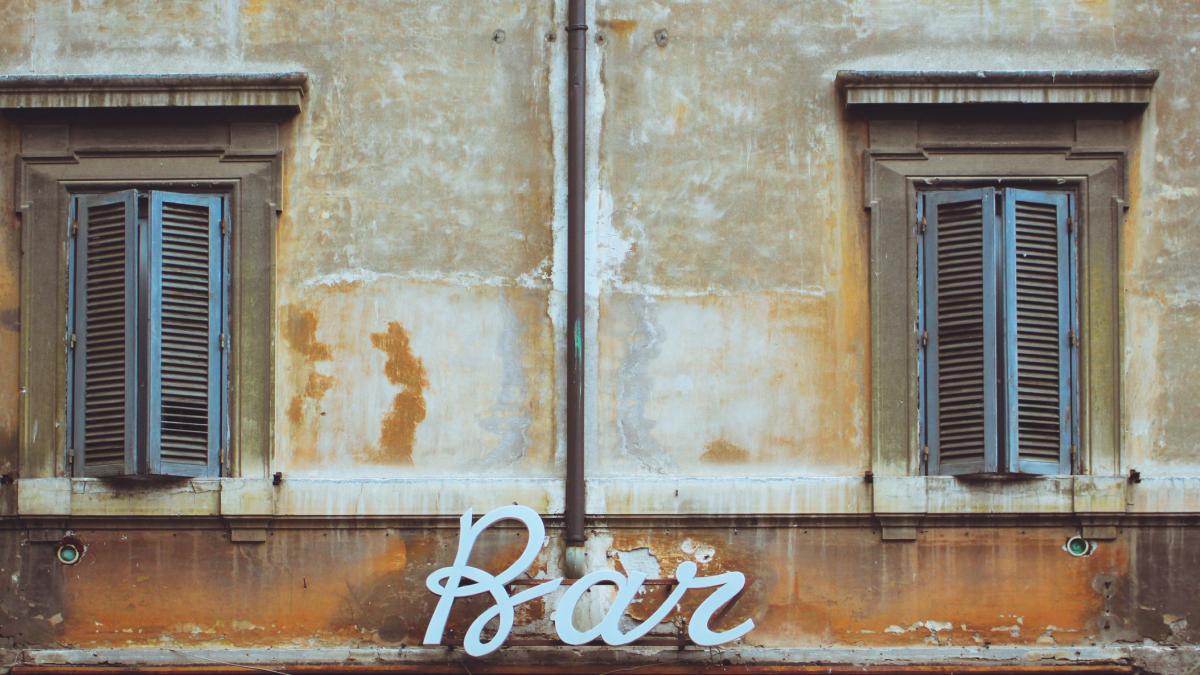 o femeie a intrat intr un bar din centrul romei si a cerut un pahar cu apa ce a urmat depaseste orice imaginatie