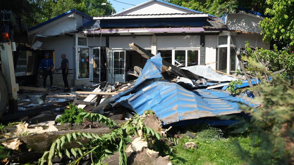 primaria timisoara a demolat o pizzerie care a functionat ilegal timp de 20 de ani ce lege tata