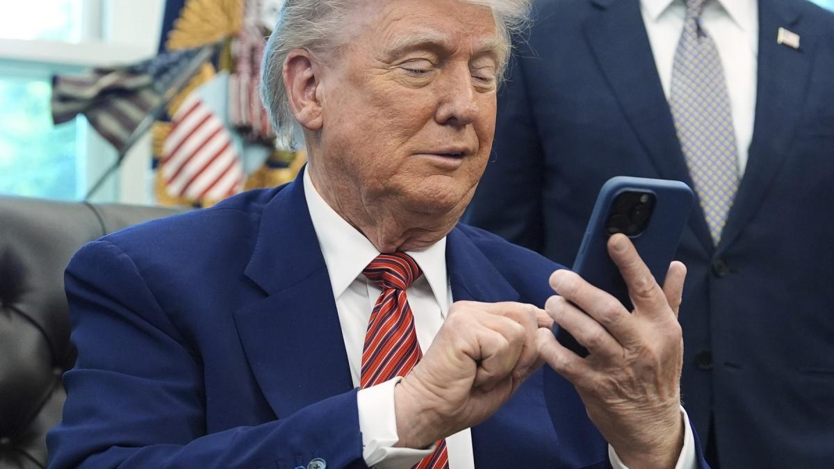 trump promoveaza o noua teorie conspirationista absurda nu exista niciun joe biden a fost executat in 2020