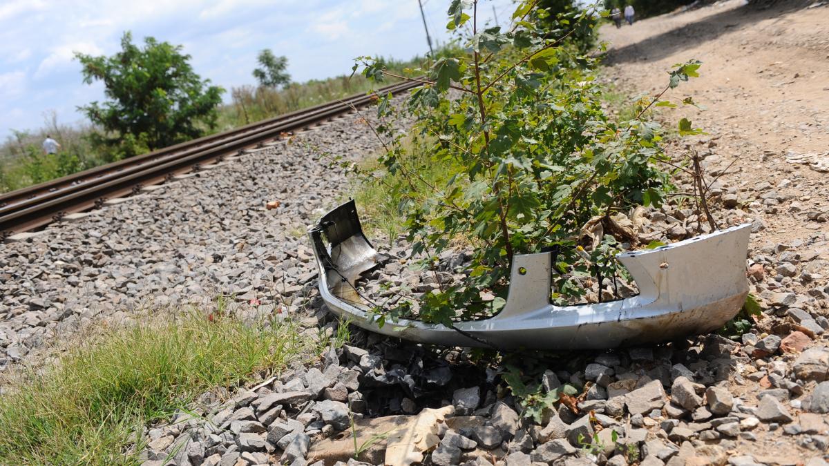 accident grav in dambovita intre o autoutilitara si un tren o persoana a murit doua sunt ranite