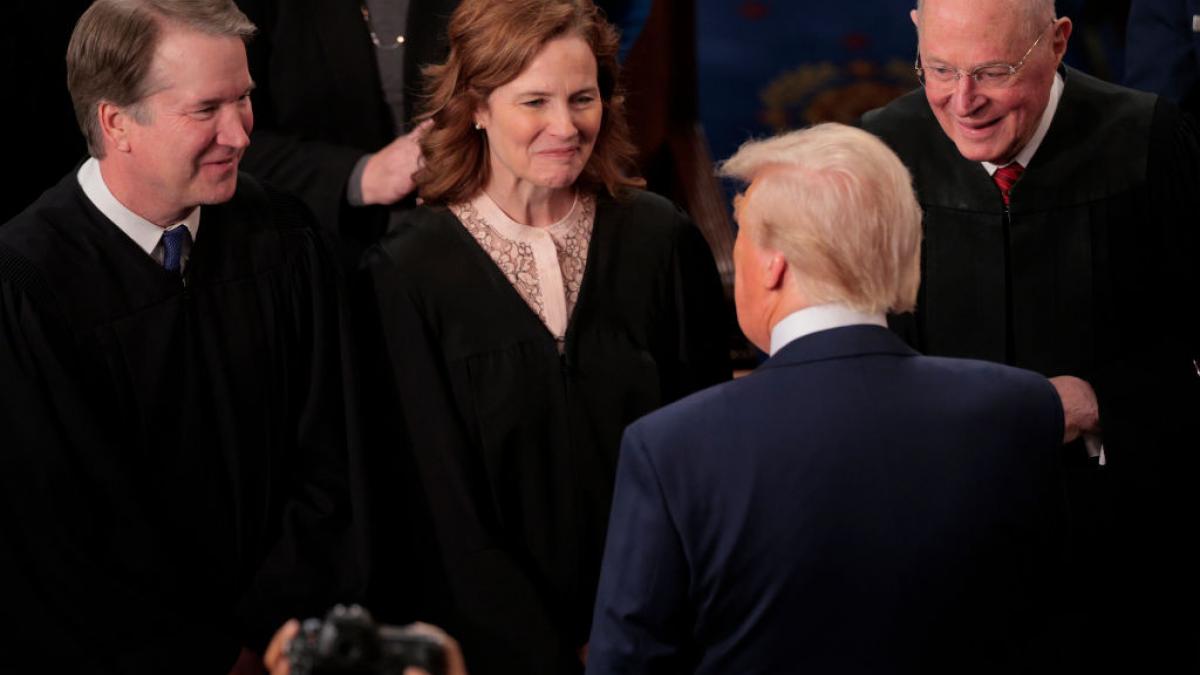 cnn trump se plange in privat de amy coney barrett si de alti judecatori de la curtea suprema pe care i a nominalizat