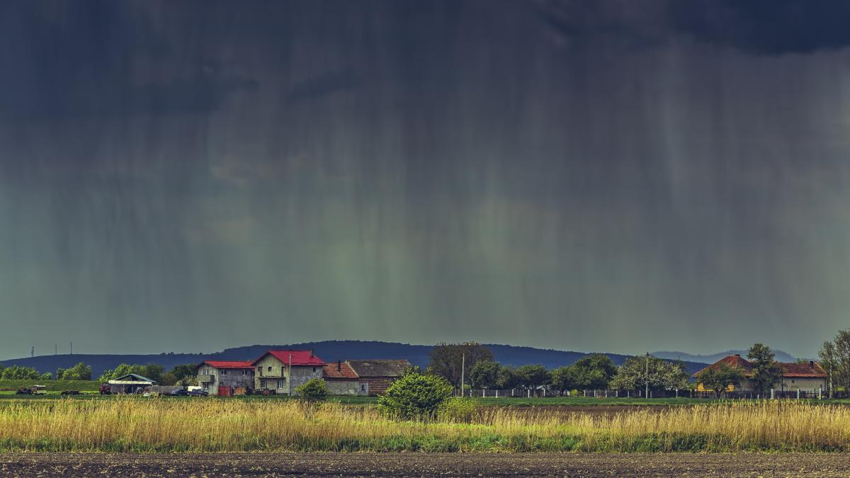 cod galben de ploi torentiale si vant pentru mai multe judete din tara care sunt zonele afectate