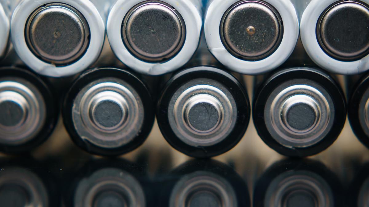 oamenii de stiinta au creat o baterie care dureaza 5 700 de ani fara sa fie reincarcata