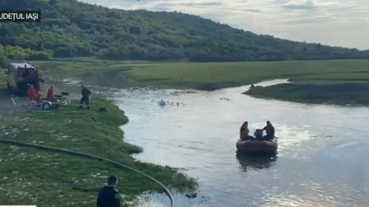 un copil de 11 ani a fost luat de curentii raului bahlui in timp ce era la scaldat cu un prieten nu a fost inca gasit