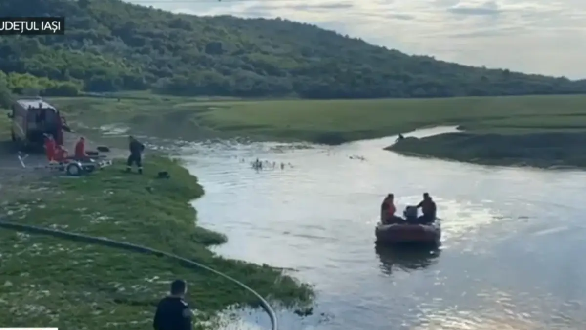 un copil de 11 ani a fost luat de curentii raului bahlui in timp ce era la scaldat cu un prieten nu a fost inca gasit
