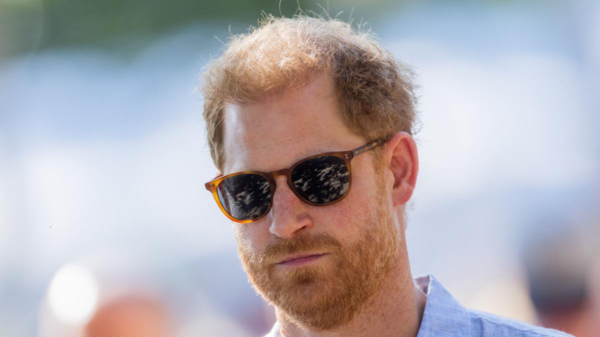 printul harry vrea sa si schimbe numele de familie si sa l ia pe cel al mamei sale care este motivul