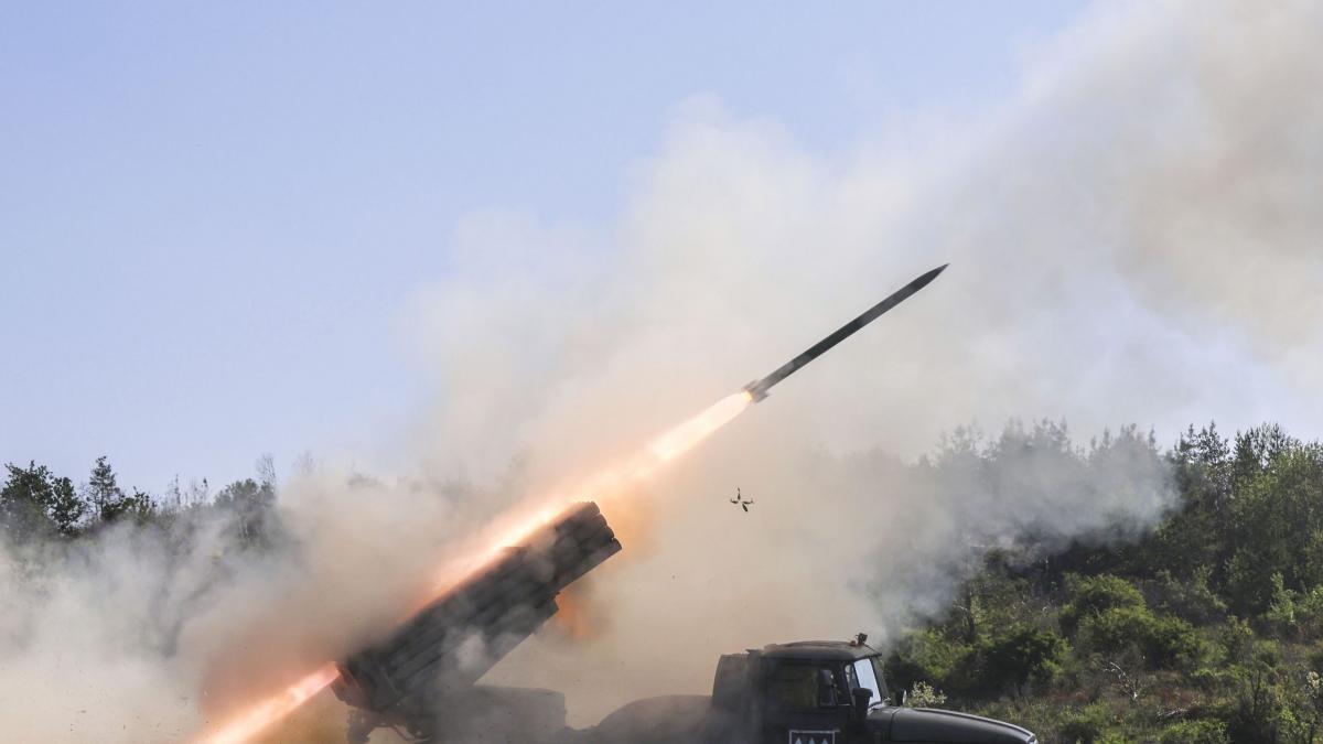 trupele ruse au ajuns la 20 de kilometri de sumi orasul e in raza dronelor fpv oficial militar ucrainean vor sa ia toata regiunea