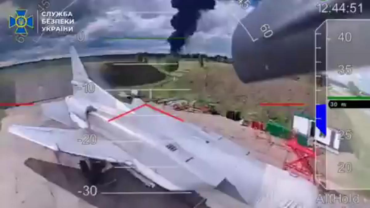 ucrainenii au folosit ai ca sa loveasca cu drone bombardierele lui putin momentul in care distrug lebada alba