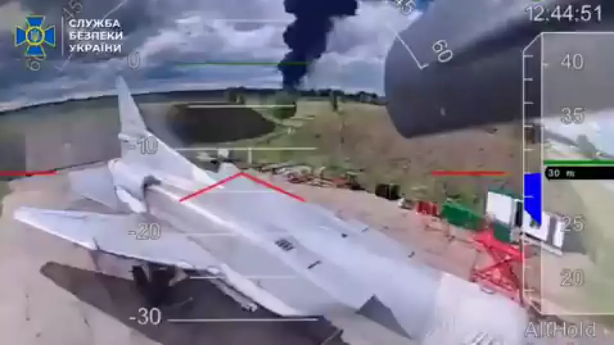 ucrainenii au folosit ai ca sa loveasca cu drone bombardierele lui putin momentul in care distrug lebada alba