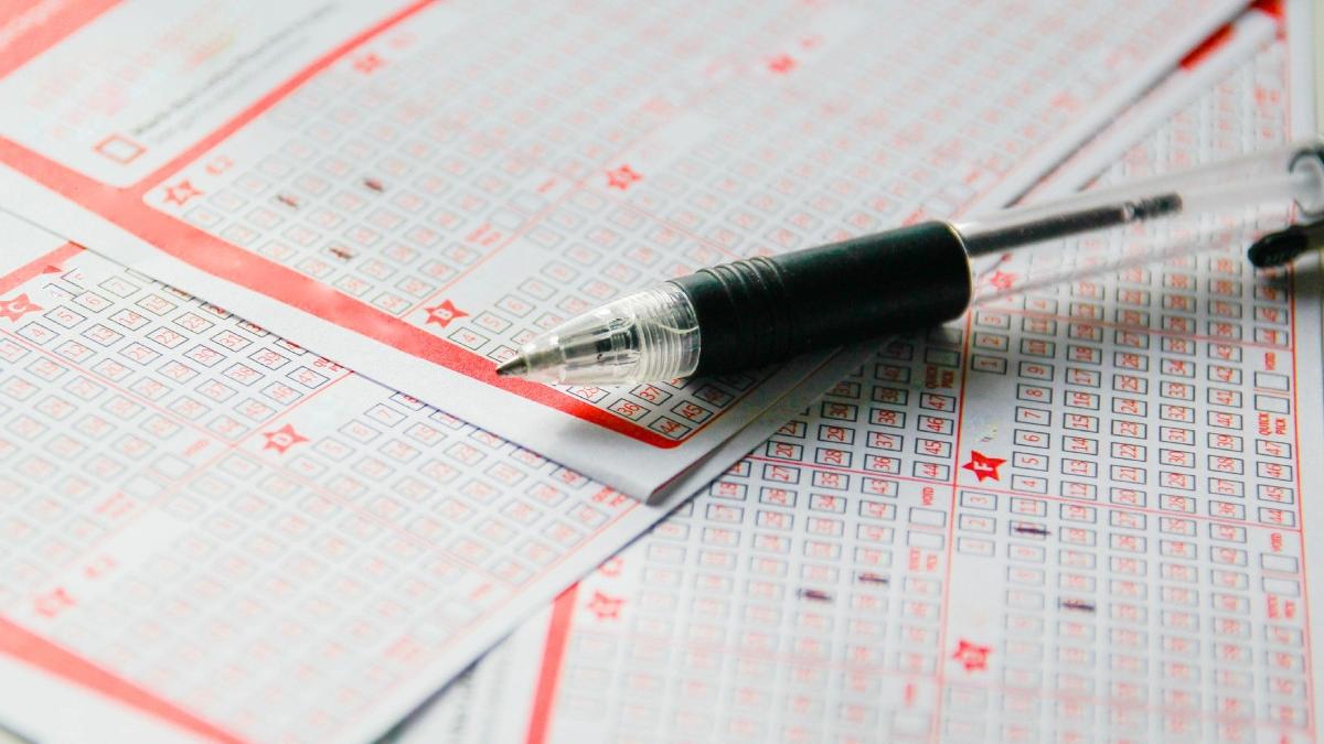 un barbat din canada care a castigat 3 6 milioane de dolari la loterie spune ca iubita lui a luat banii si a disparut