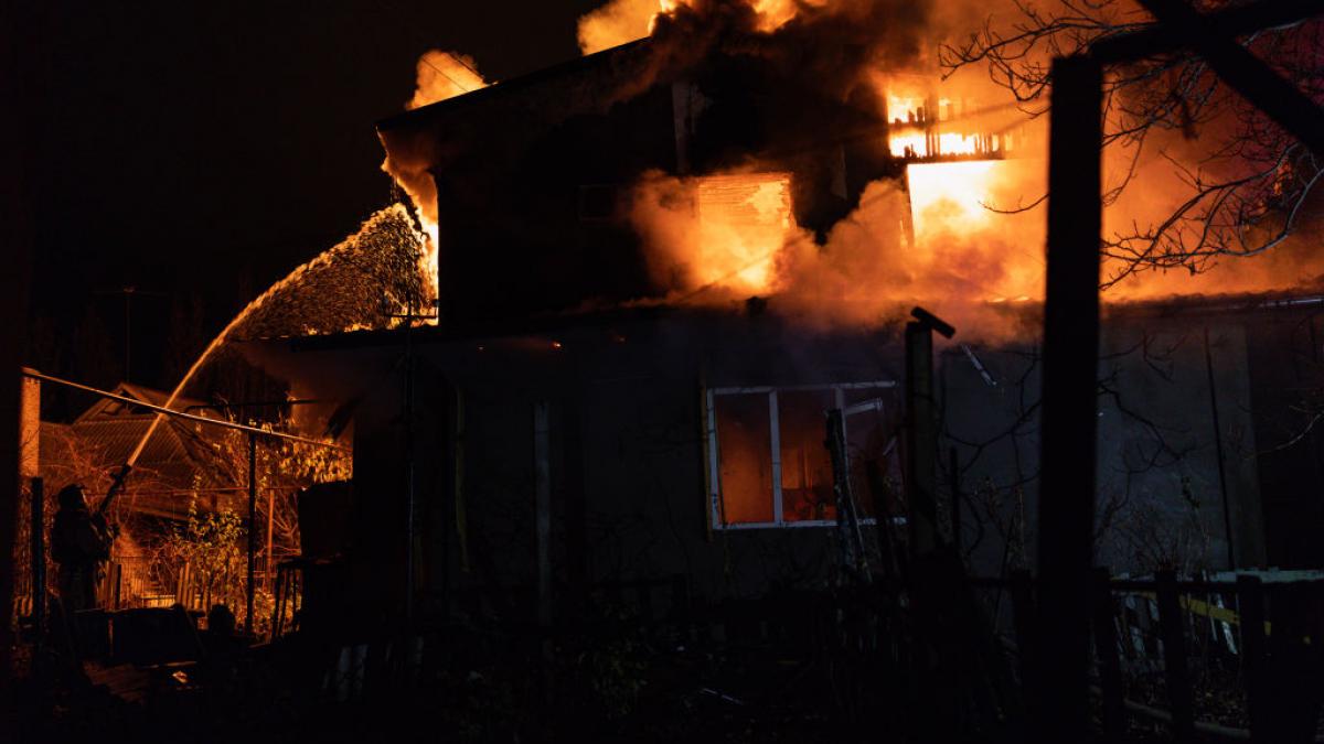 un pompier ucrainean si a gasit familia moarta dupa un atac rusesc cu drone dupa ce a fost trimis sa stinga focul