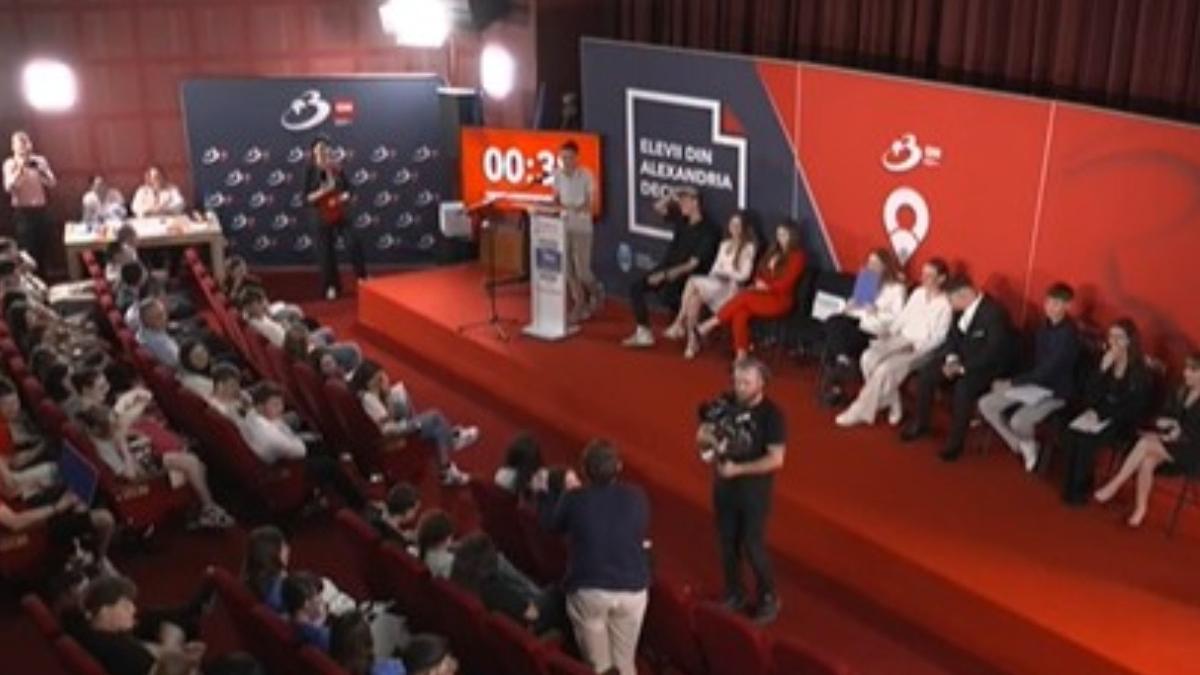 elevii din consiliul local al tinerilor din alexandria au depus juramantul pentru noul mandat si si au desemnat primarul e o onoare