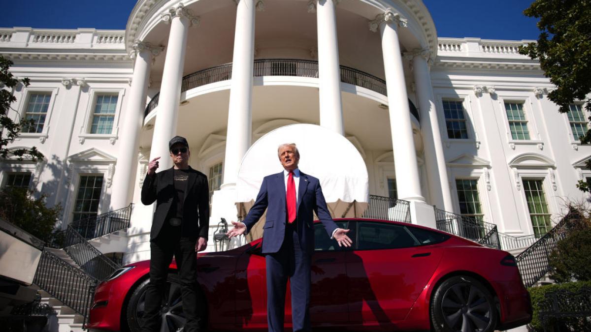 trump se gandeste sa vanda tesla pe care a cumparat o ca sa l ajute pe musk