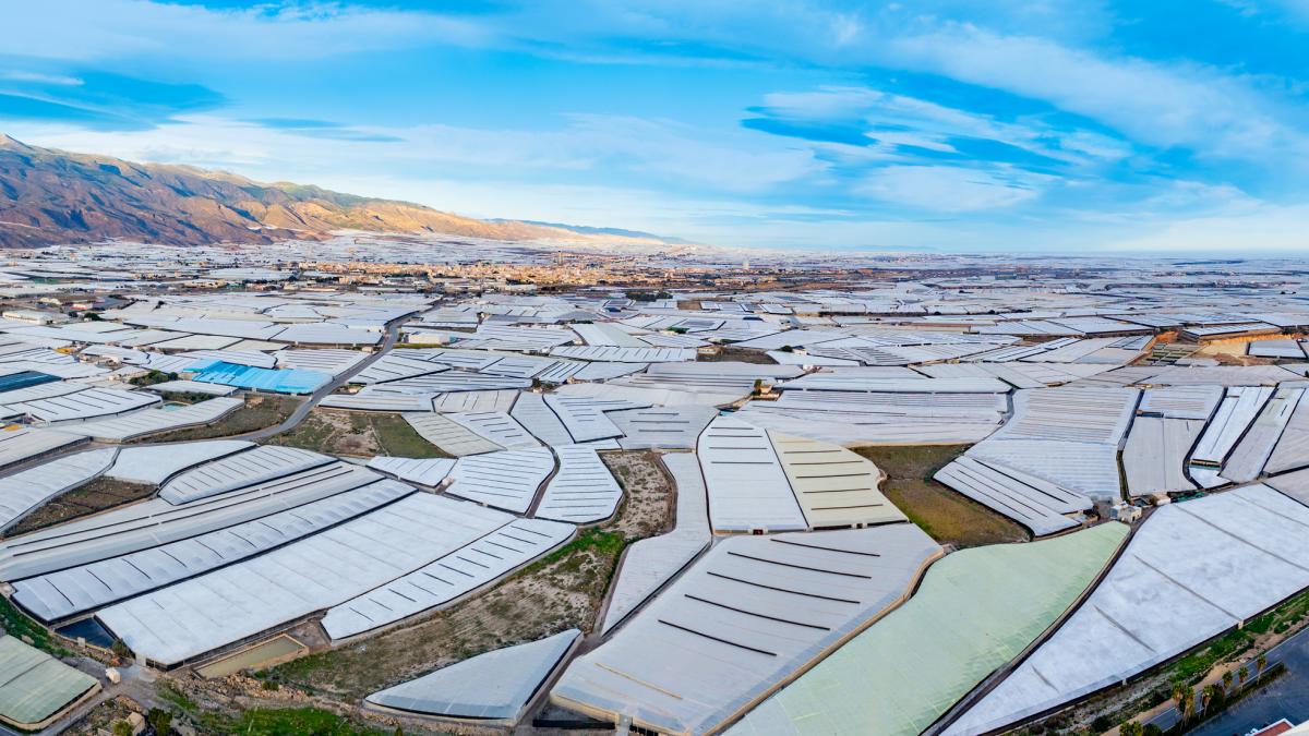 nu china nu egipt aceasta megastructura colosala din europa este cea mai vizibila constructie umana din spatiu