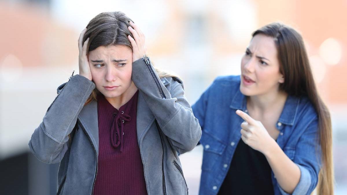 si a cautat o sau cum ajunge o femeie sa fie ucisa de doua ori in realitate si in online