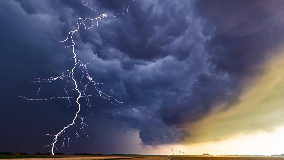 alerta meteo imediata de furtuni puternice in mai multe judete lista localitatilor vizate de codul portocaliu emis de anm alerta meteo imediata de furtuni puternice in mai multe judete lista localitatilor vizate de codul portocaliu emis de anm