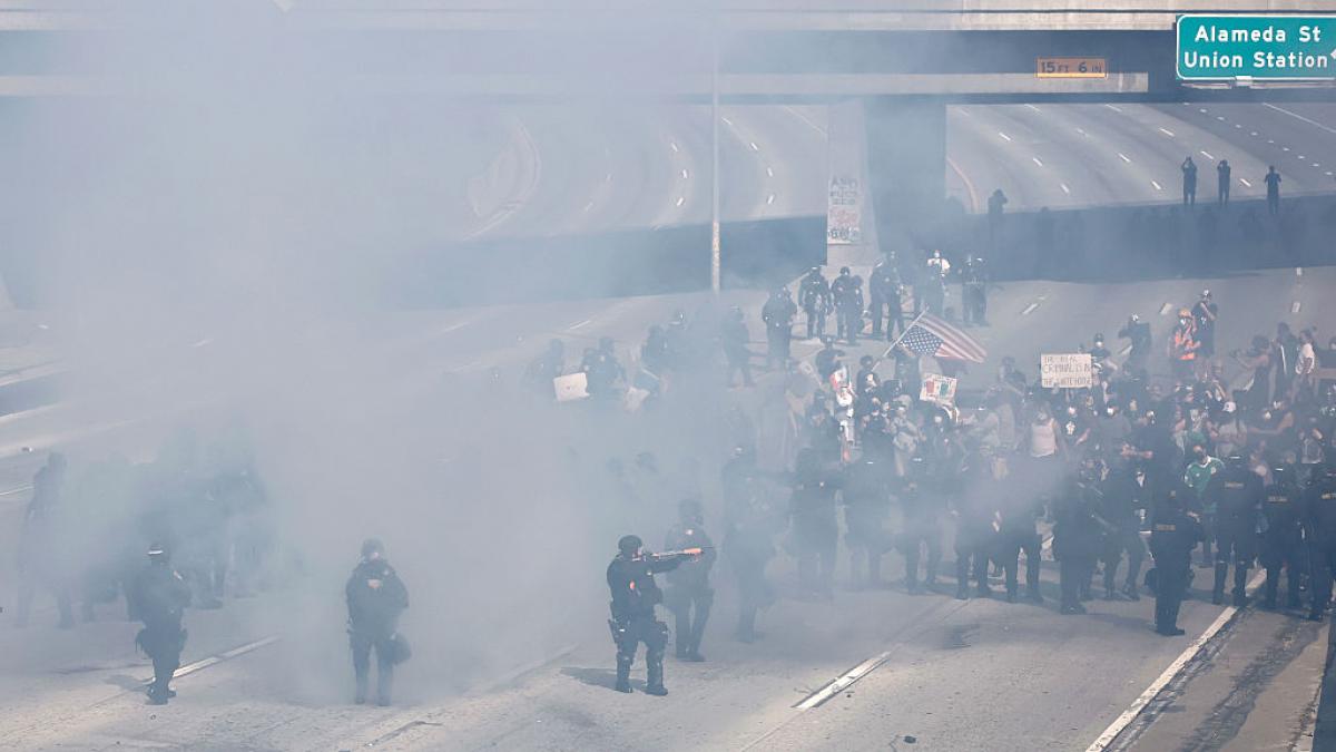 politie fum si protestatari