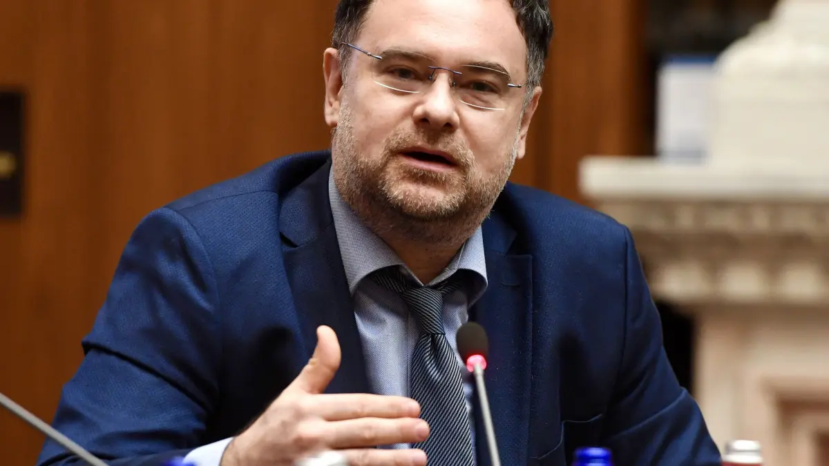 economist o eventuala taxa pe tranzactiile bancare ii va face pe romani sa revina la platile cash
