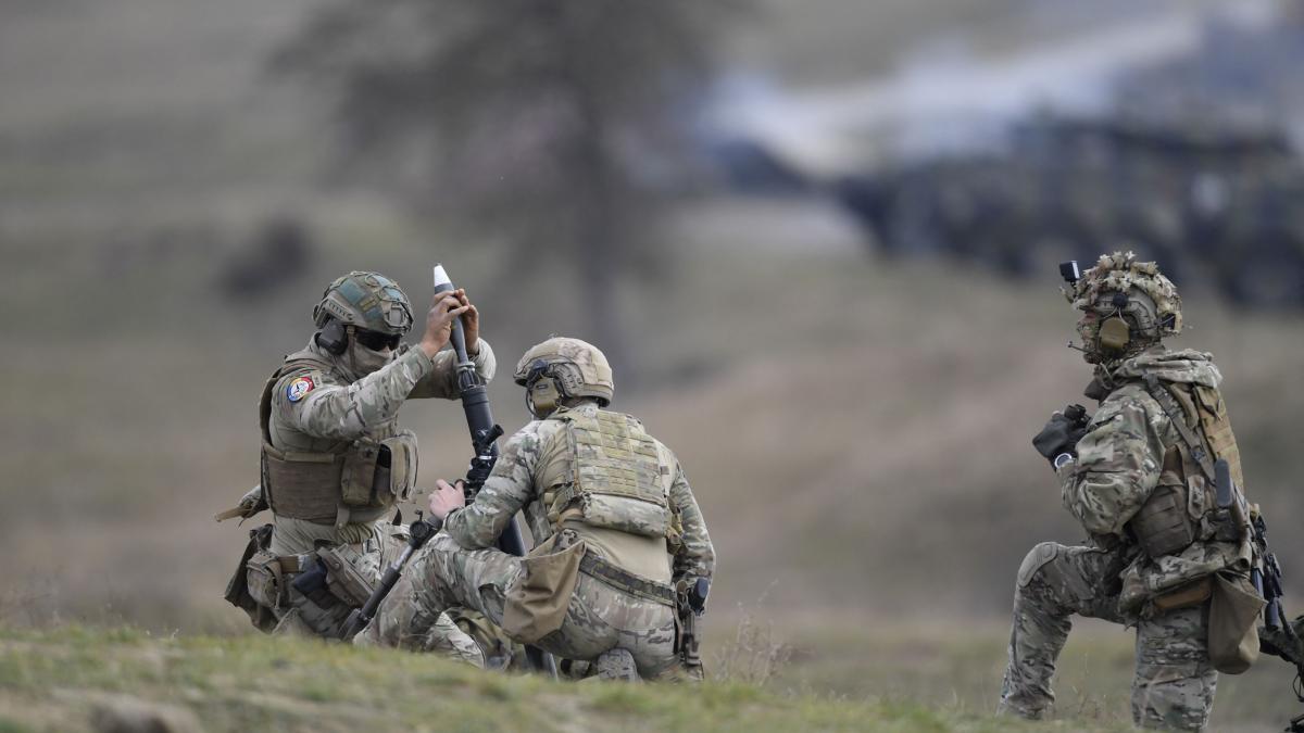 exercitiu de forta nato in romania 5 000 de militari din patru tari se antreneaza in cadrul saber guardian 25
