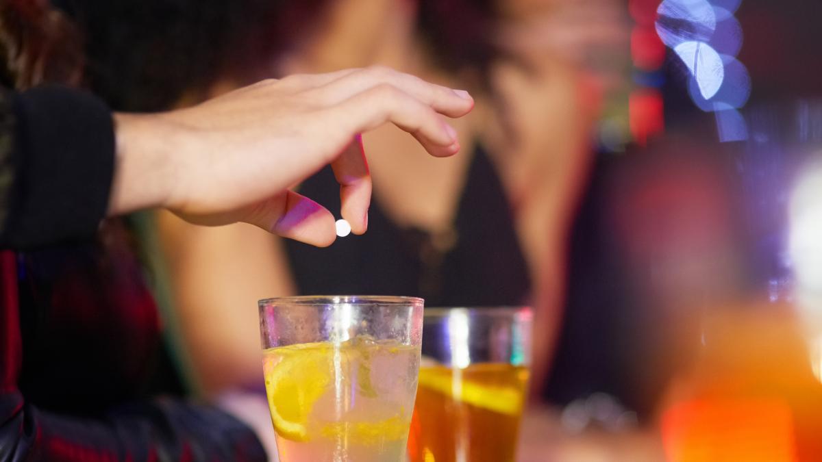 guvernul britanic avertizeaza turistii care vin in romania atentie la drogurile din bauturi