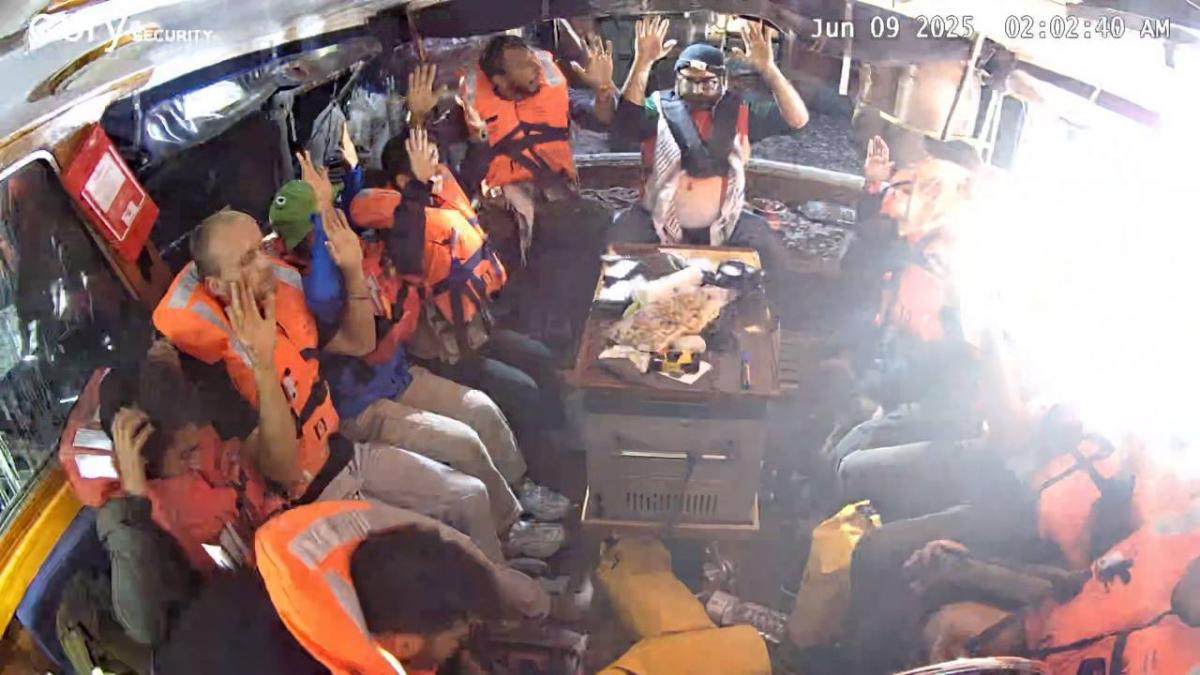 israelul a preluat controlul navei cu ajutoare pentru gaza show ul s a terminat greta thunberg si activistii acuza c au fost rapiti