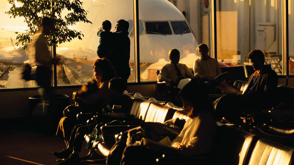 noi reglementari emise de consiliul european se modifica despagubirile pentru pasagerii zborurilor intarziate