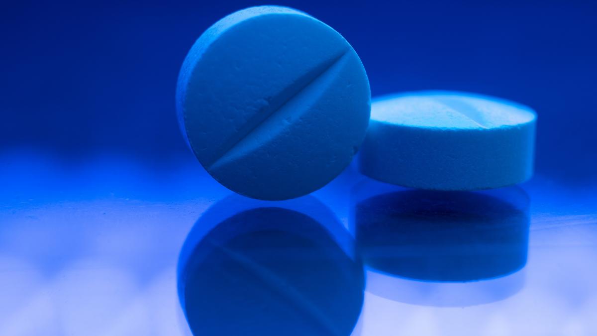 pastile albastre misterioase legate de cauza mortii a trei barbati din anglia politistii au cerut ajutorul populatiei