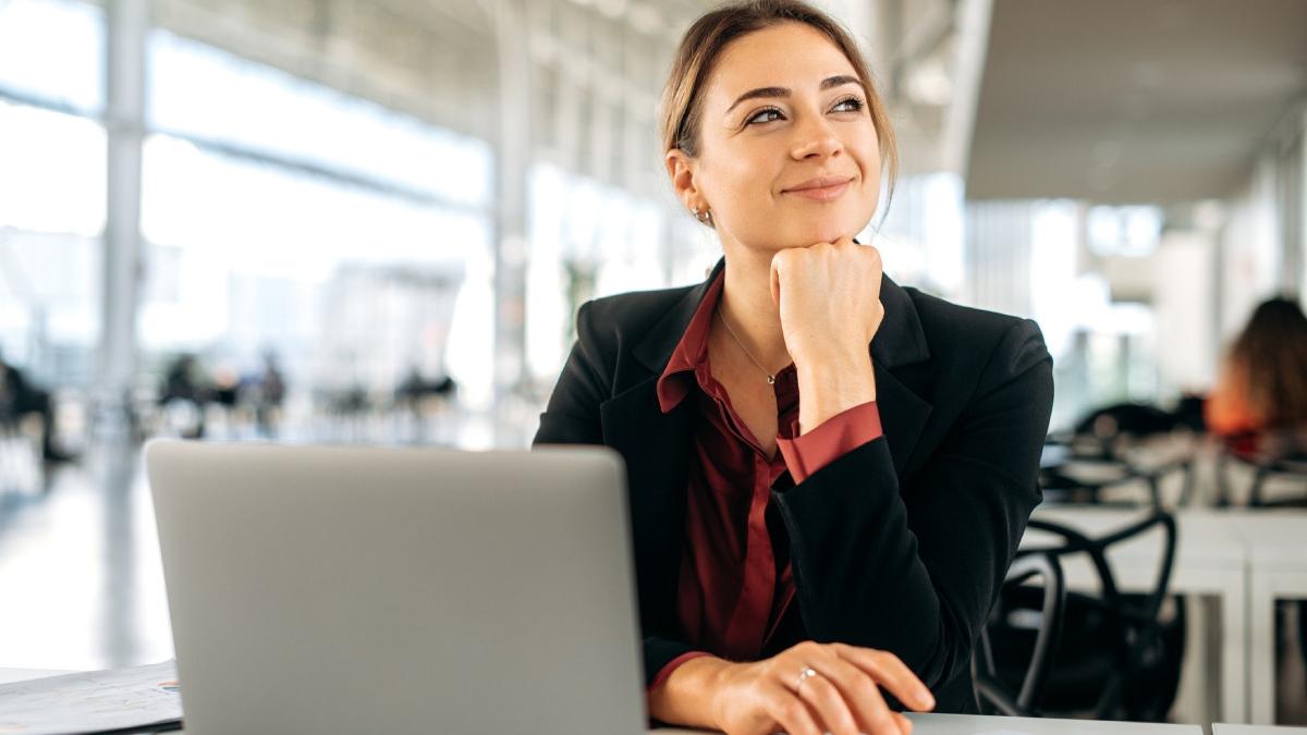 saptamana de lucru de 4 zile a devenit realitate in unele companii din romania angajatii sunt mai motivati si mai eficienti