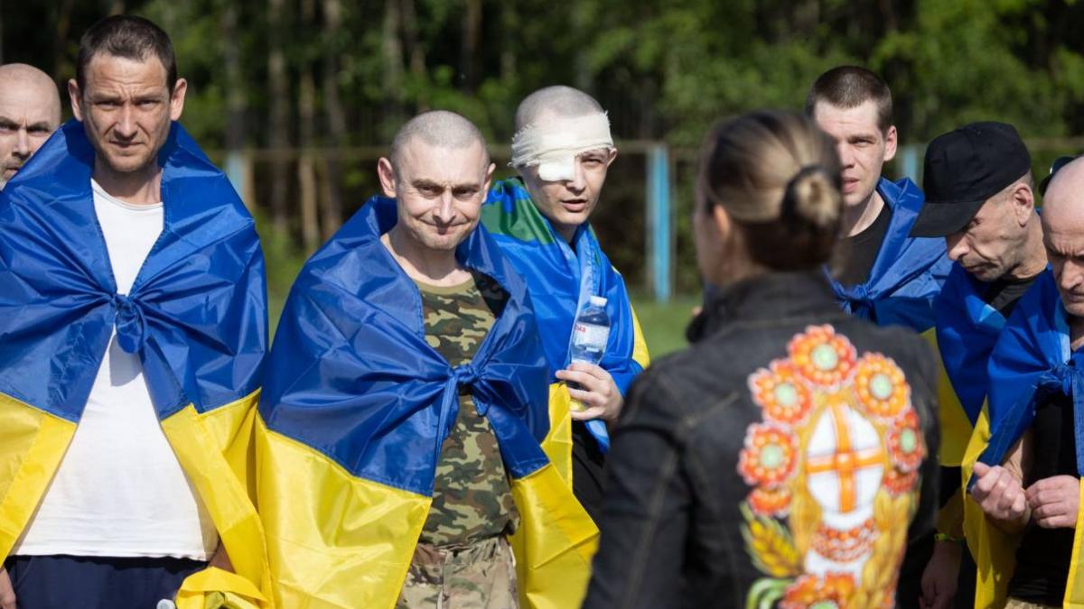 inainte de summitul de la odesa ucraina si rusia au facut schimb de un alt grup de prizonieri de razboi anuntul lui zelenski