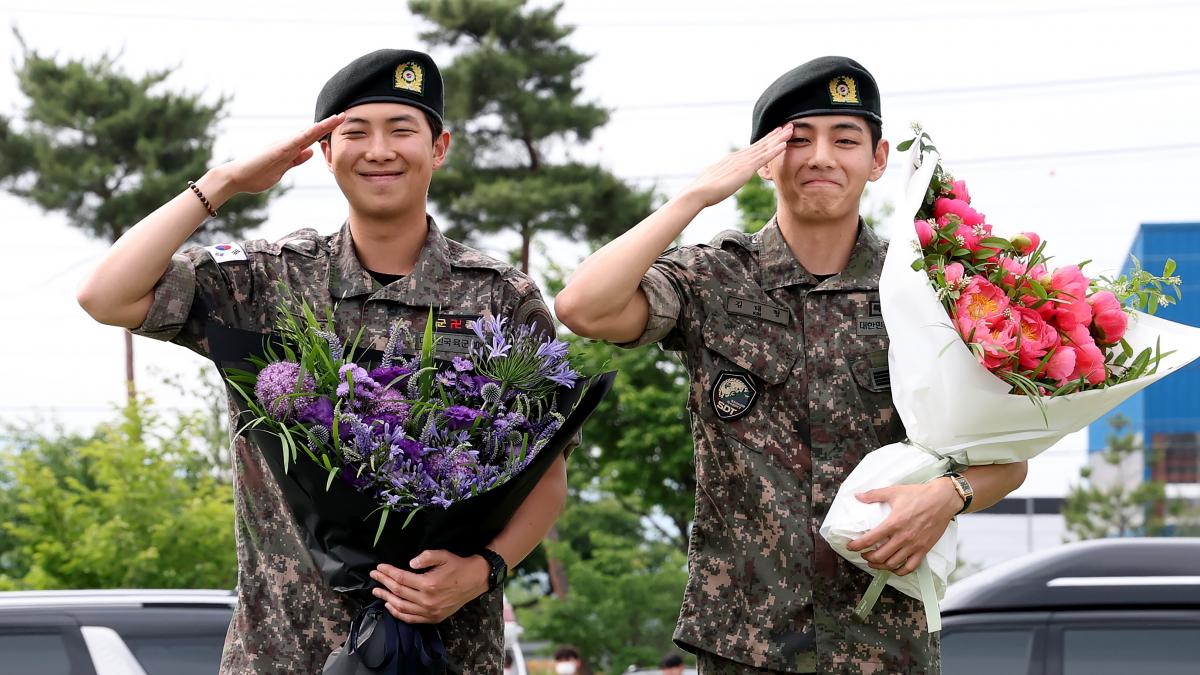 rm si v din bts au terminat armata celebra trupa k pop din coreea de sud urmeaza sa se reuneasca