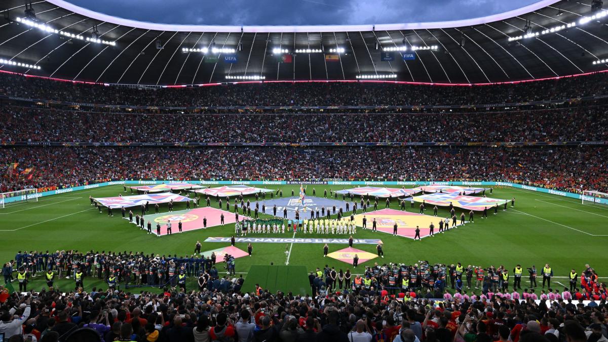 suporterul care a murit in timpul finalei ligii natiunilor era roman a cazut din tribune peste loja presei