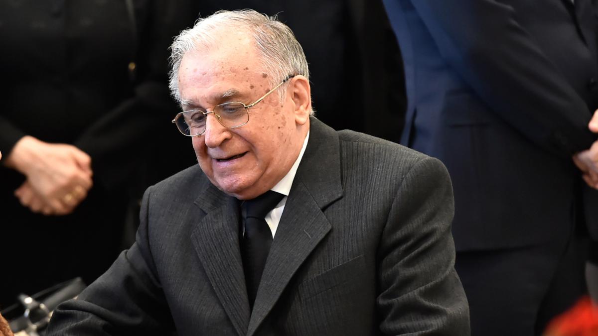 medicul dabija explica diagnosticul lui ion iliescu internat la ati poate fi si o formatiune tumorala ce investigatii urmeaza