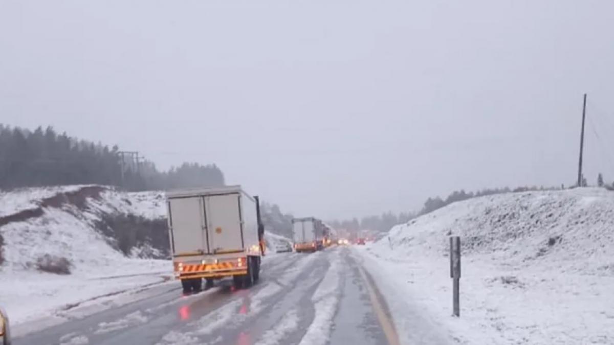 ninsori abundente si rafale inghetate de vant au lovit africa de sud un microbuz scolar a fost rasturnat