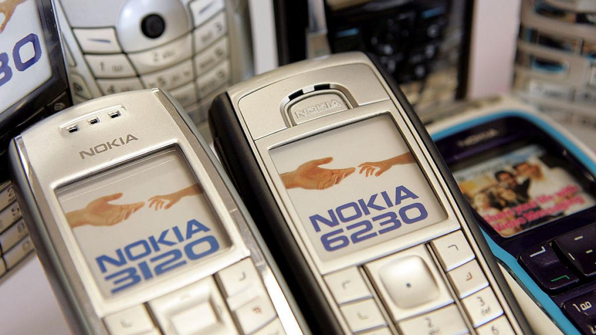 nokia 1100 revine acum cu o baterie de 6000 mah care tine 4 saptamani si un touch premium