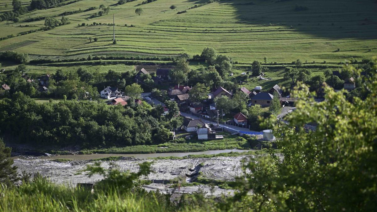 cresterea salinitatii in raurile tarnava mica si corund a fost cauzata de prabusiri in mina veche si lucrari facute de constructor